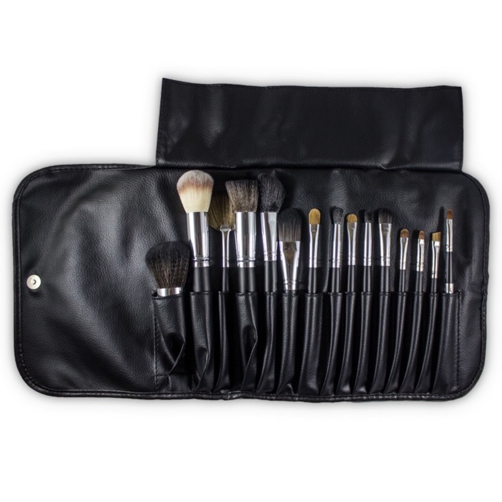 Makeover essentials 15 piece brush set